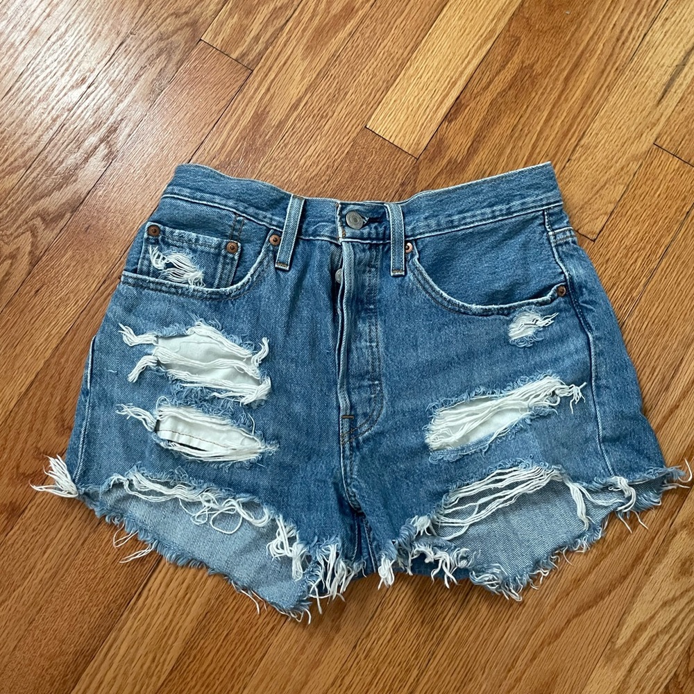 Levi's Women's 501 Original Short Distressed Denim Blue Jean Size 26 / 2